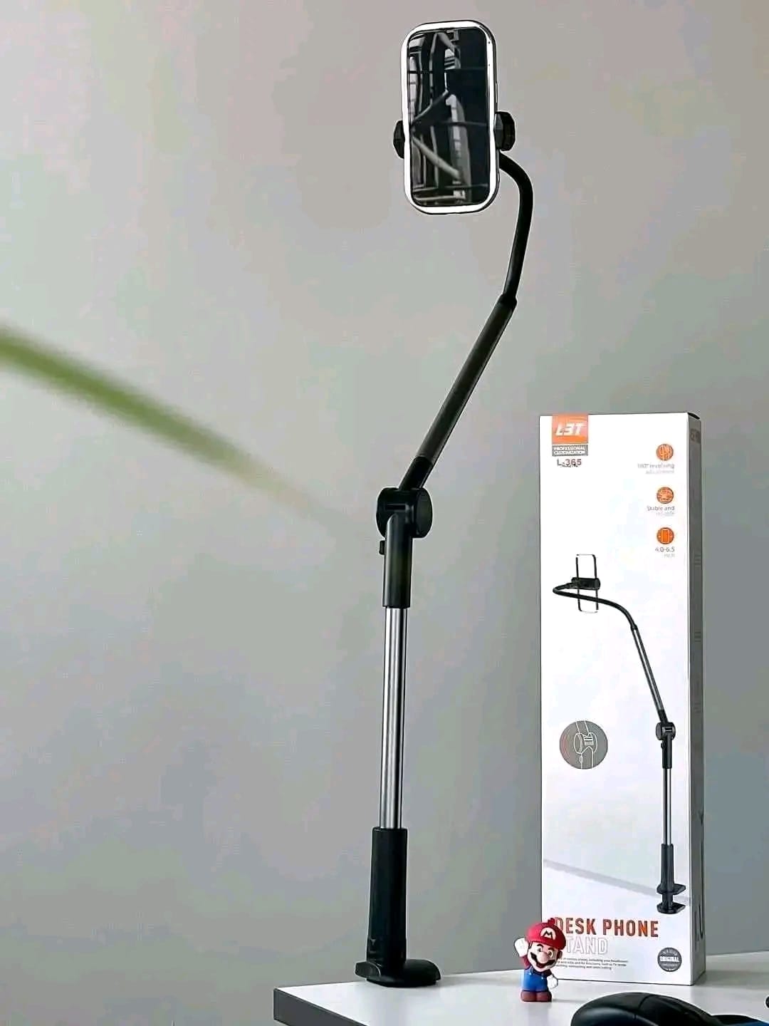 Universal Multifunctional Bracket of Desktop Video Frame Vocal Stents with Phone Bracket